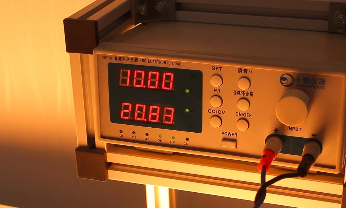 Solar panel test bench