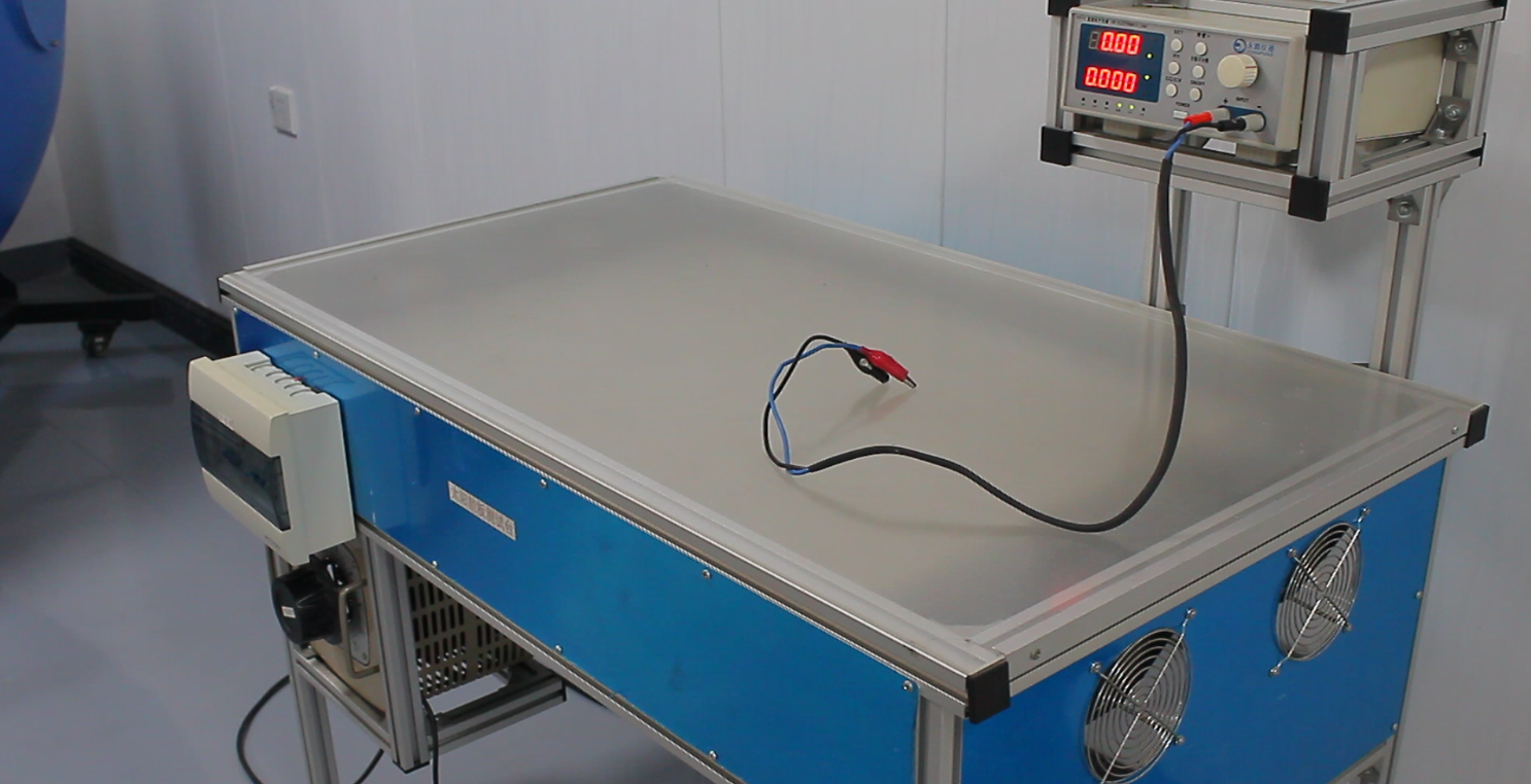 Solar panel test bench