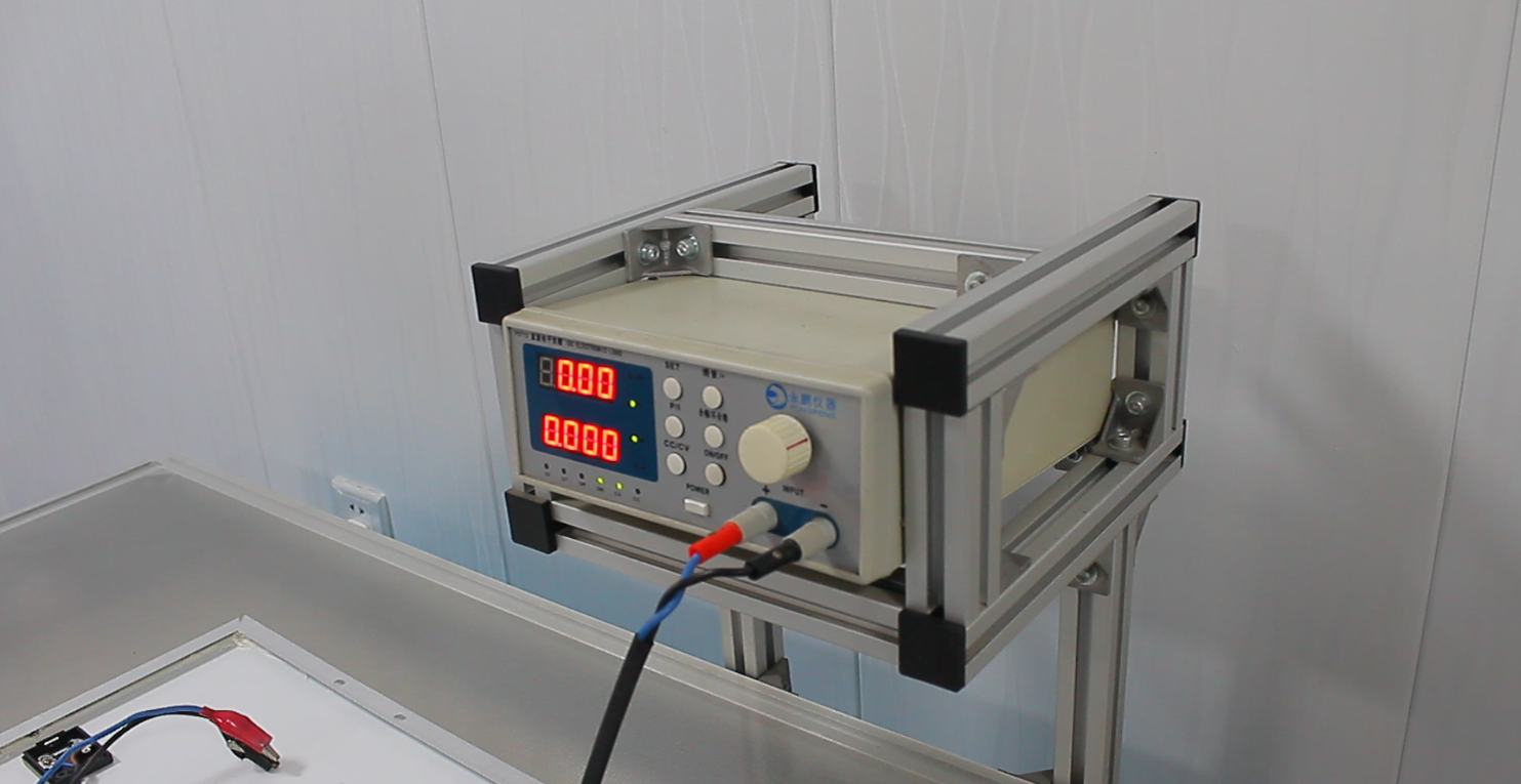 Solar panel test bench