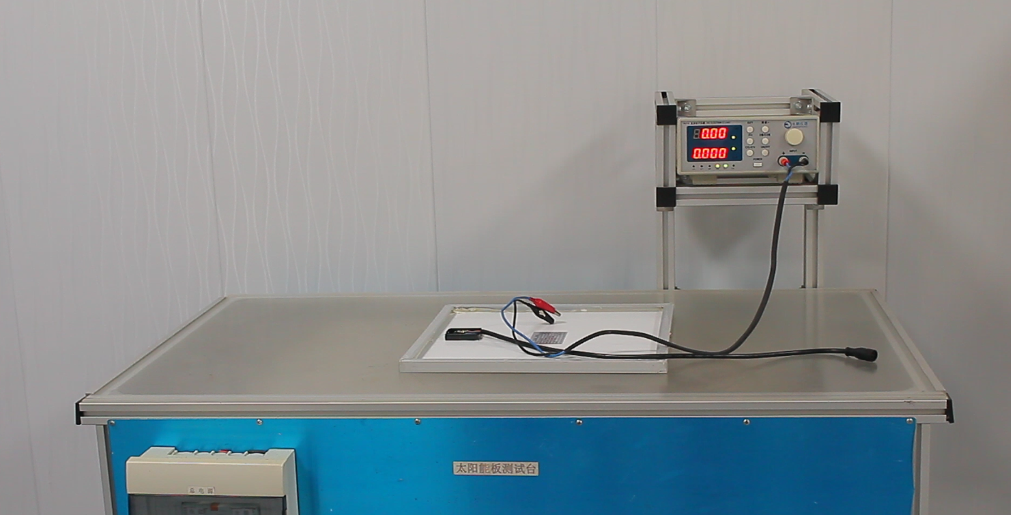 Solar panel test bench